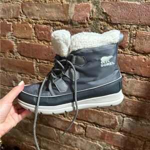 Sorel snow boots women’s size 8